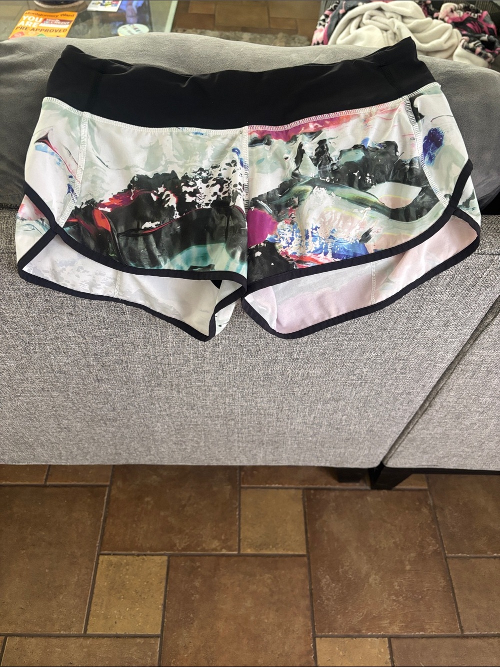 Women's Abstract Print Athletic Shorts - Black Waistband